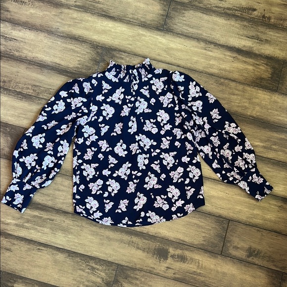 RW&Co Floral Navy Blouse - Picture 1 of 5
